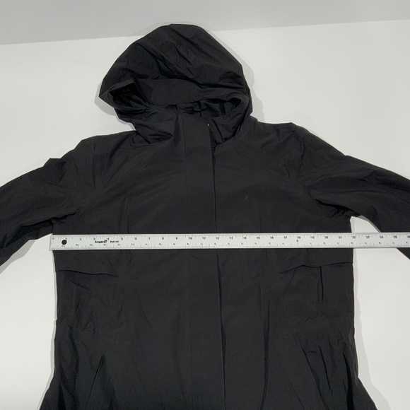 Lululemon Sz 12 Rain Rebel Jacket Black W4BOGS - Picture 11 of 12